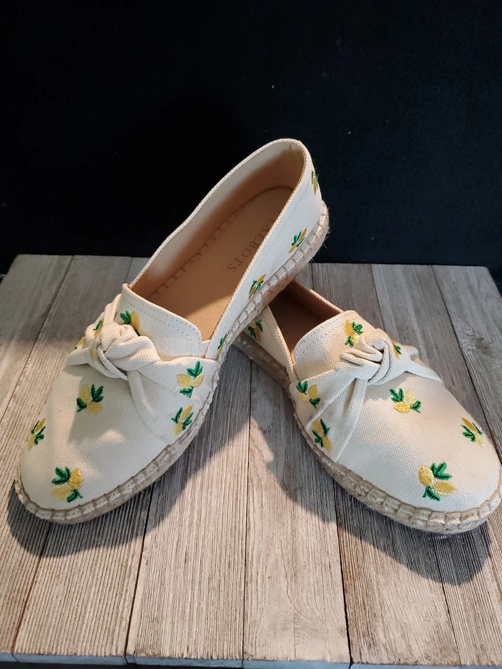 TALBOTS Women’s Cream Espadrille Flats with Yellow Lemon Embroidery Size 7M
